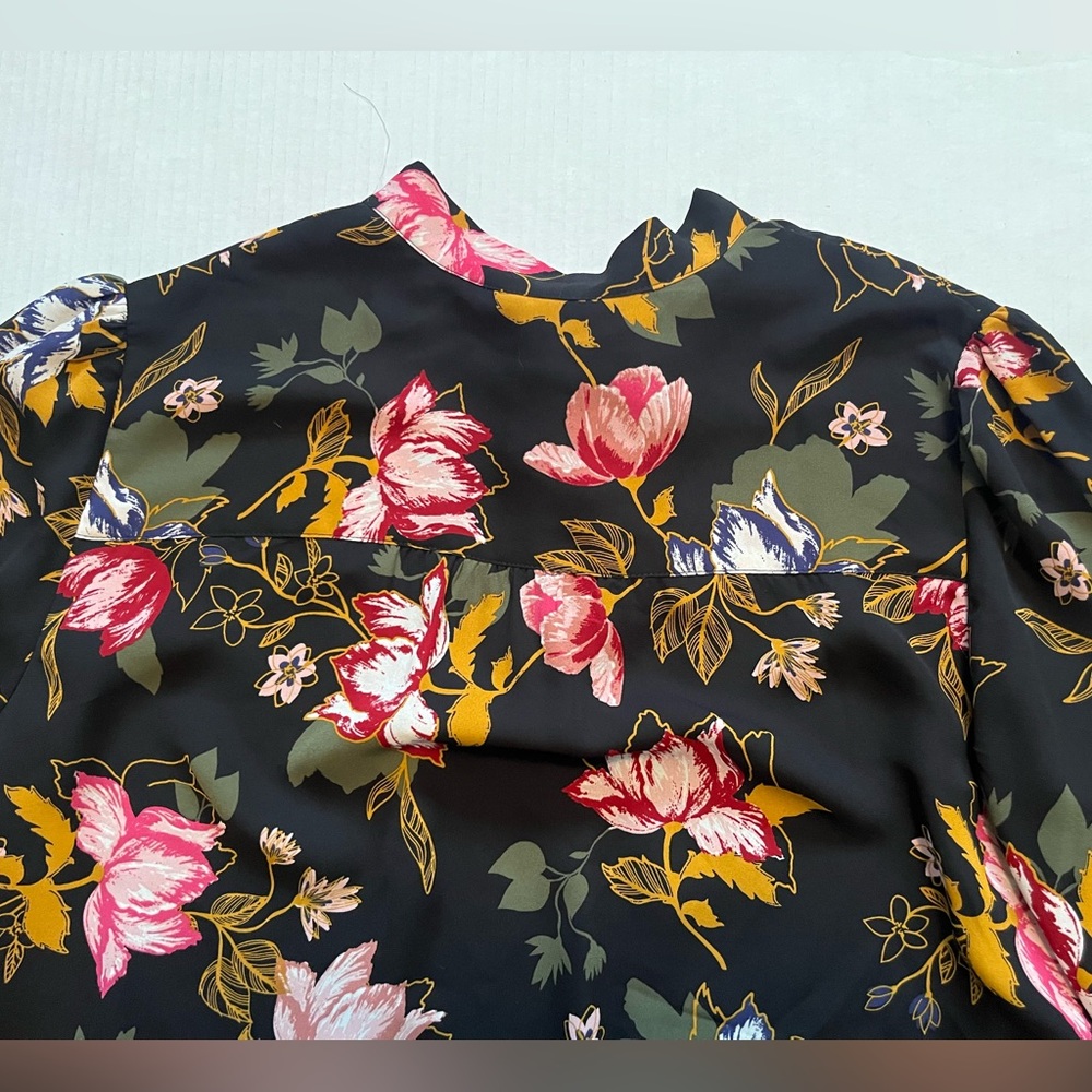 Floral Blouse with Bow - Picture 12 of 12